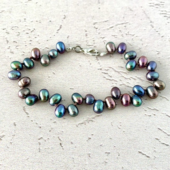 Knotted Peacock Freshwater Pearl Bracelet - Picture 4 of 6